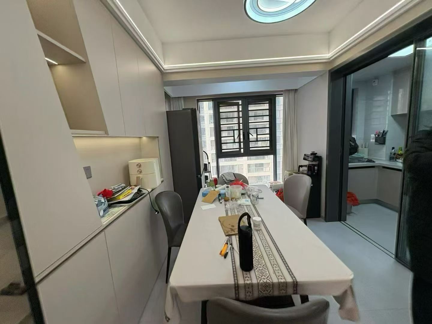 城南，蓝天花园，小高层，1梯1梯，精装三房，好楼层5楼，9成新，证满二