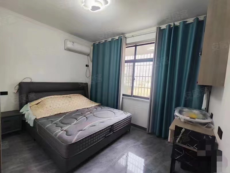 177，城南，人民医院对面，精装大3房，步梯2楼，0公摊，成色新，附近荣怀，新沔中