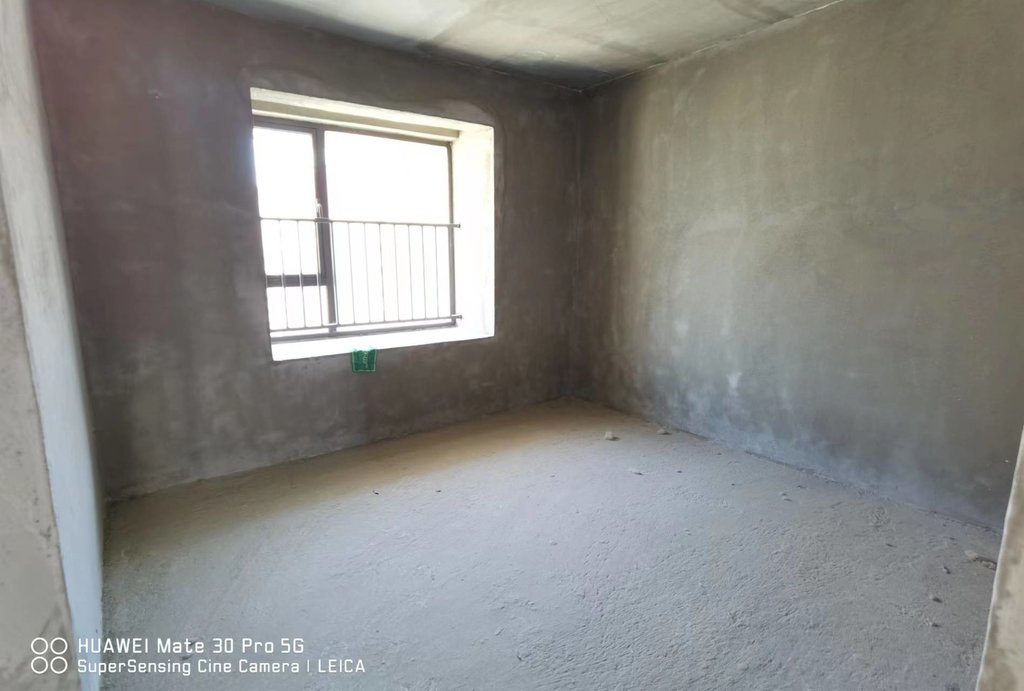 荣怀世家，毛坯四房，南北通透，小区环境好，业主诚心出售，看房方便