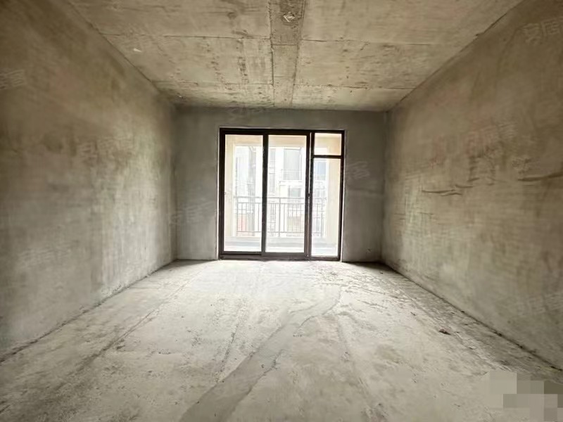 202，房东亏本出售， 绿地香格里拉，电梯洋房，单价3890 ，好楼层，双阳台，老证，捡漏捡漏