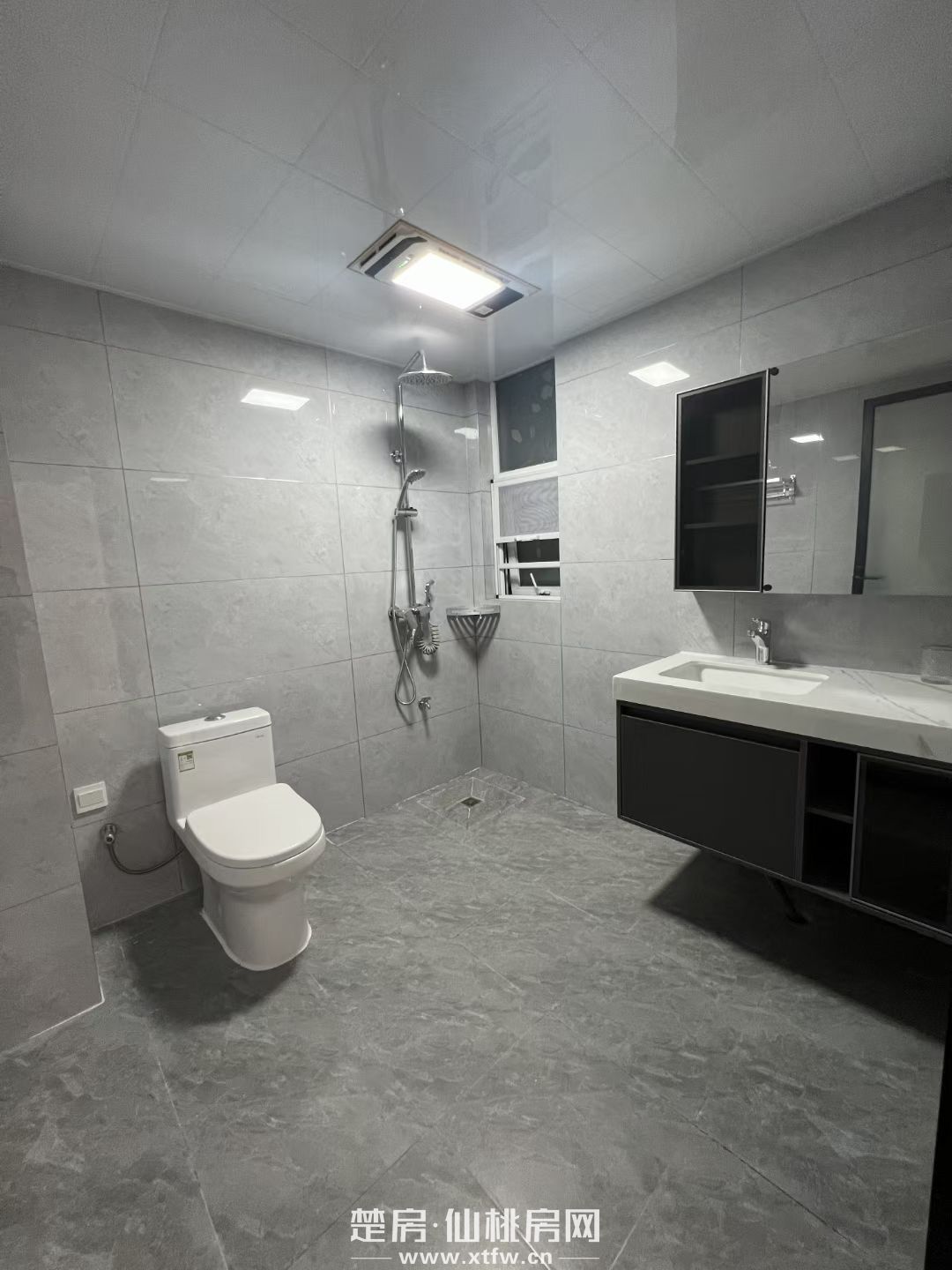 新三中旁九十墩电梯大三房出租！