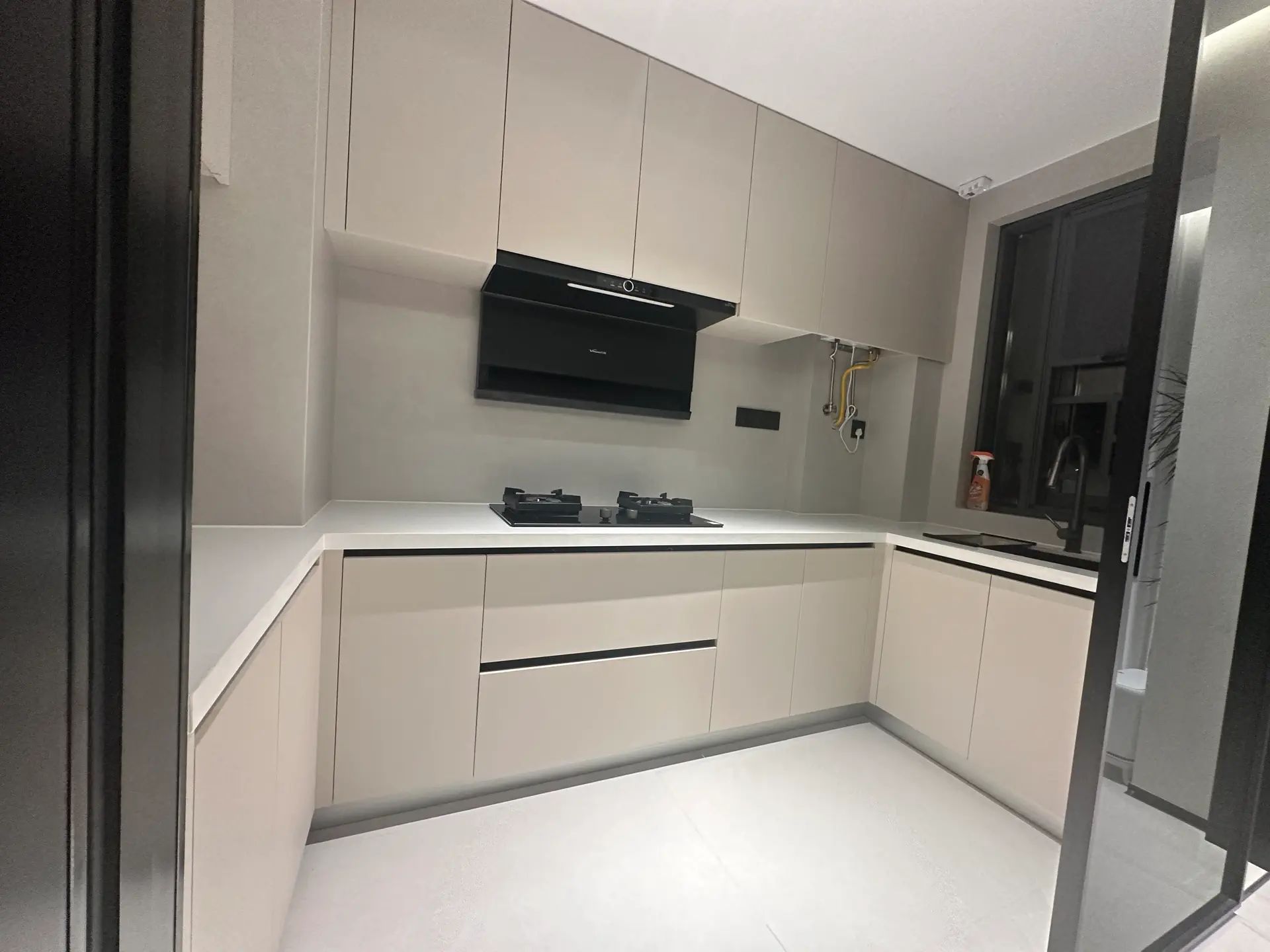 城南，蓝天花园，洋房一梯一户小高层，精装三房，16楼，全屋品牌定制