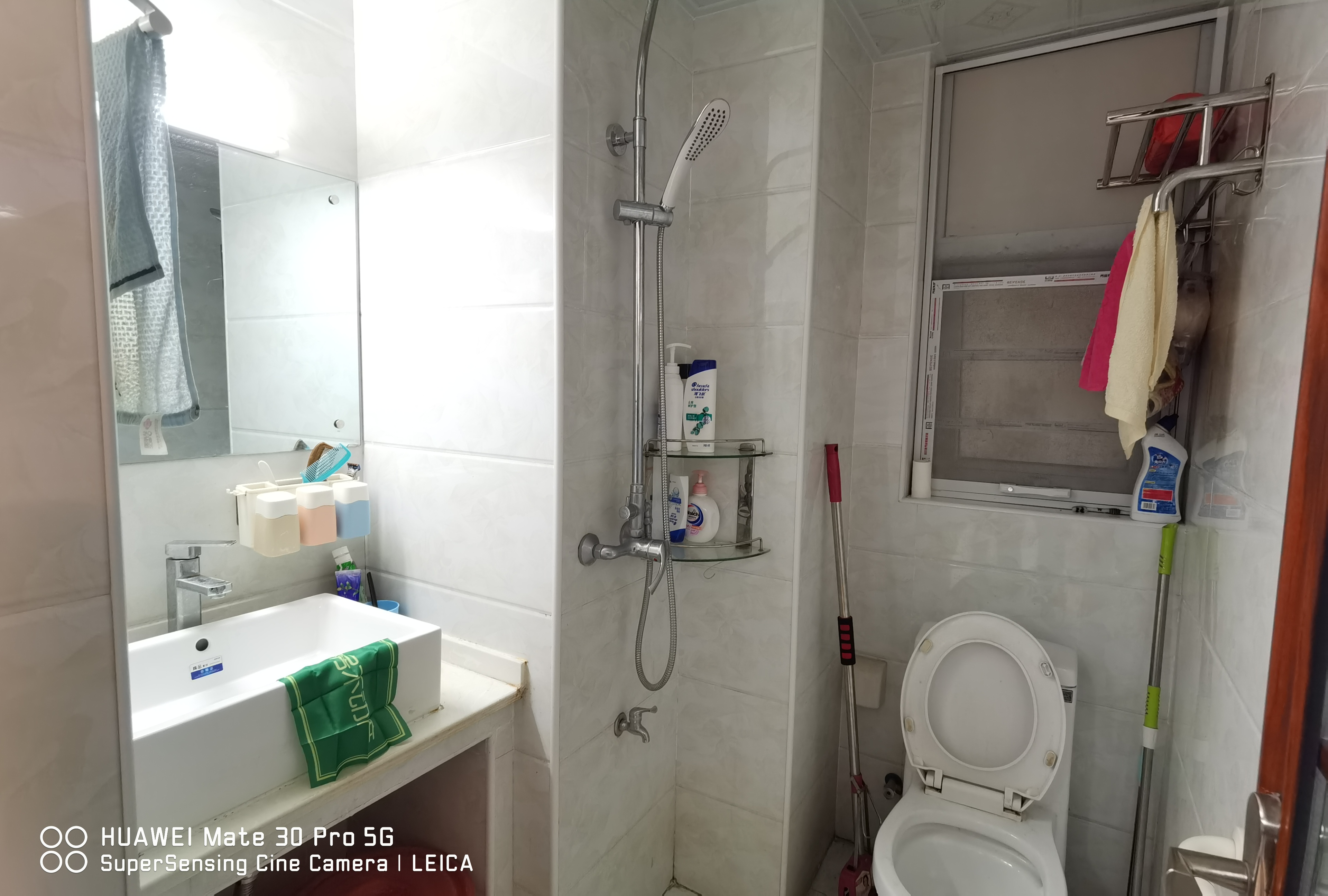 满庭春精装小三房中高楼层视野采光没得说诚心出售装修的材质都是很好的