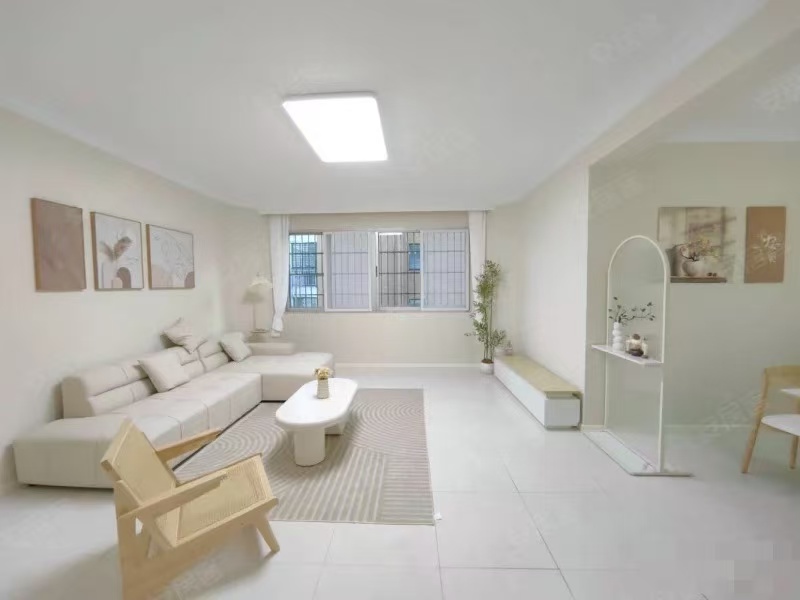 捡漏，德政园，​精装三房，装‮奶修‬油风，步梯好楼层，仙桃小雪旁