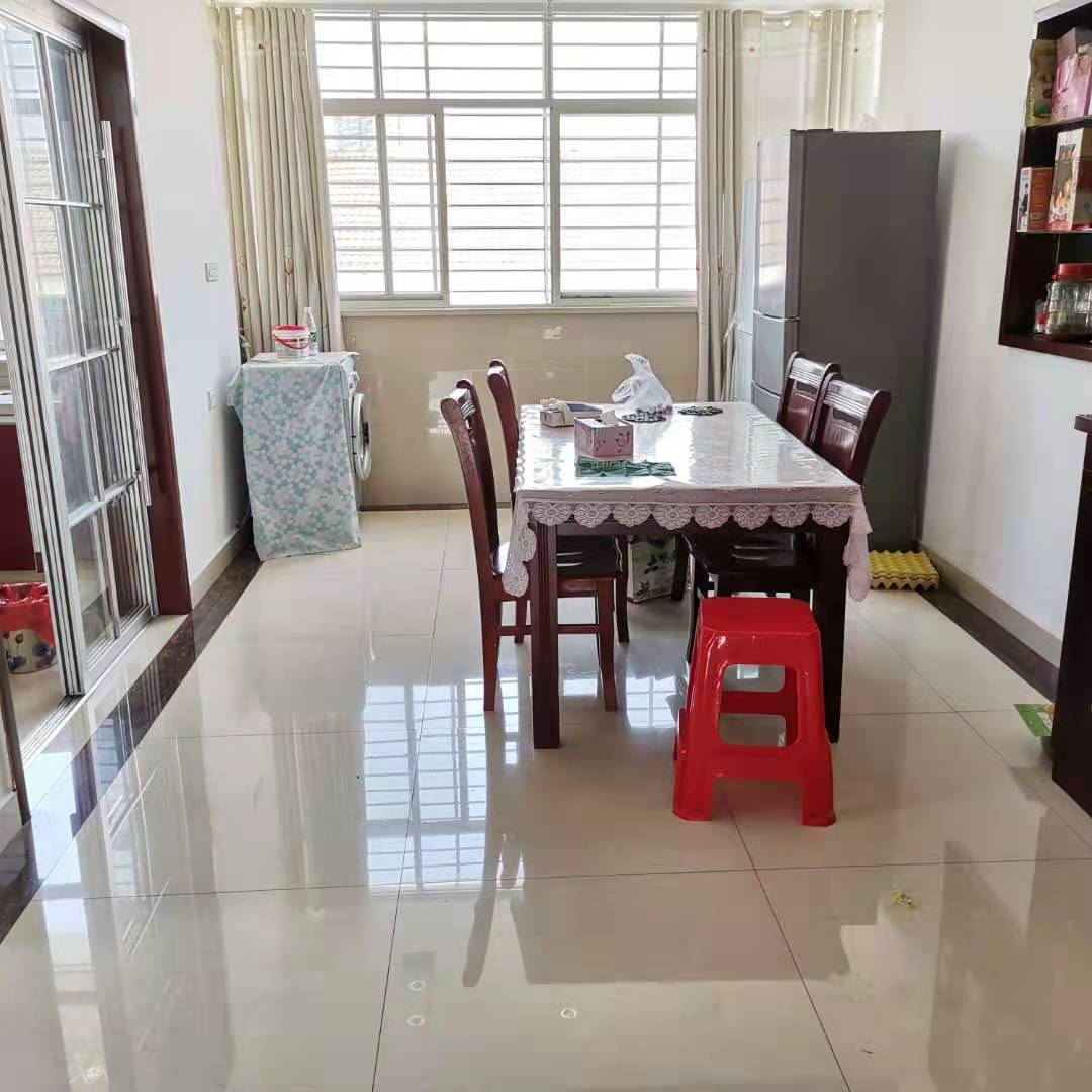 富锦公寓精装三房地理位置优越交通生活方便诚意出售！