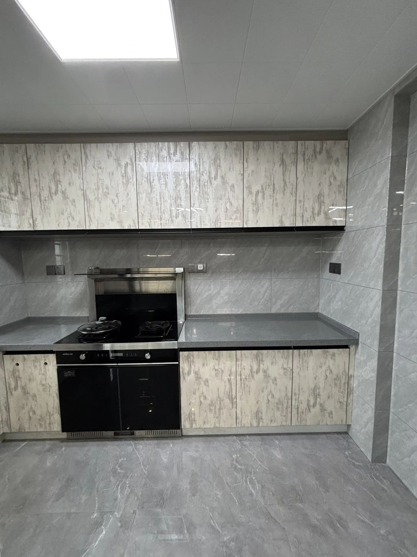 城南，荣怀，精装两房，小高层，中间好楼层，证满二