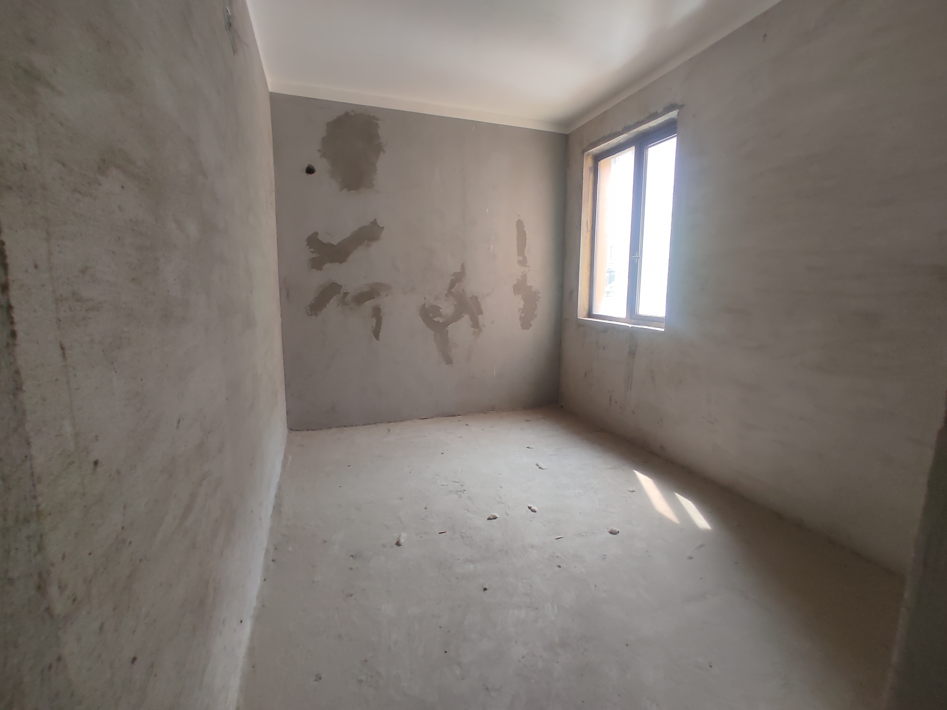 绿地香格里拉电梯复式带院子.小区环境优美.证件满二.看房方便