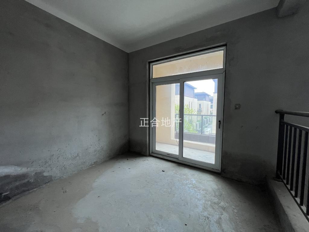 捡漏，边户，祥生观棠府别墅，一楼带大院，东边户，带两个车位，后有院子，阳光房，满二