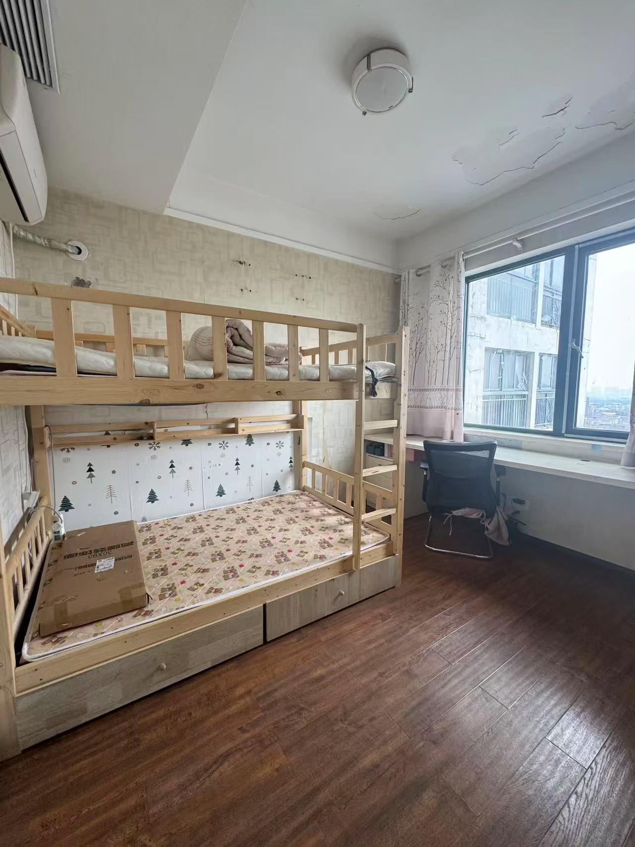 降价了，诚心出售，电梯房，单价不到3000，好楼层，速度来捡漏，精装三房