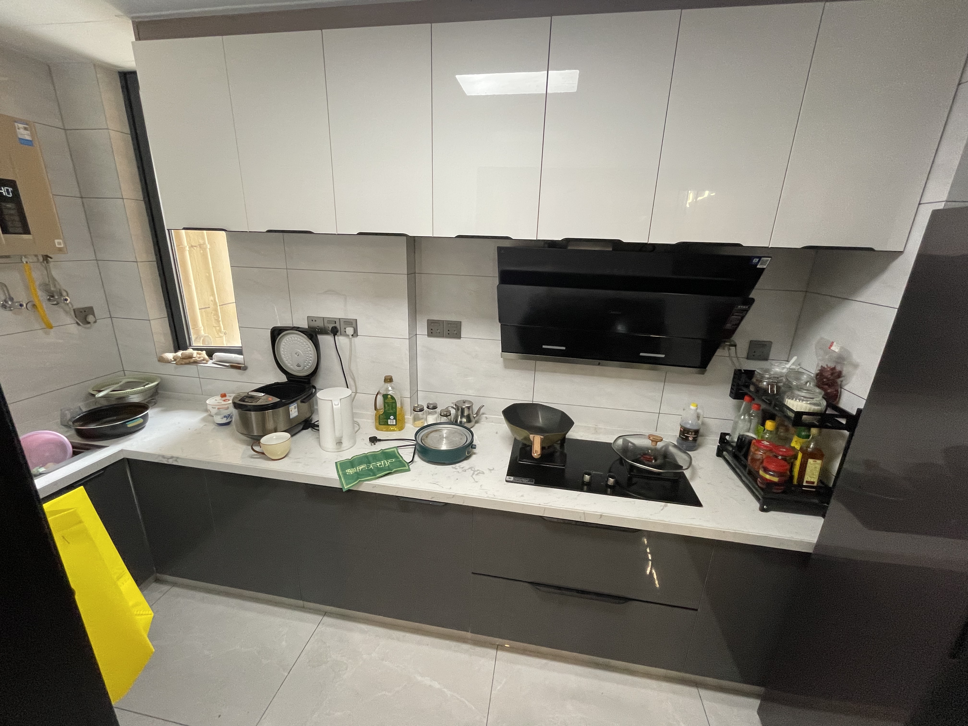 环球广场电梯两房装修很新带家电采光好朝南地理位置方便