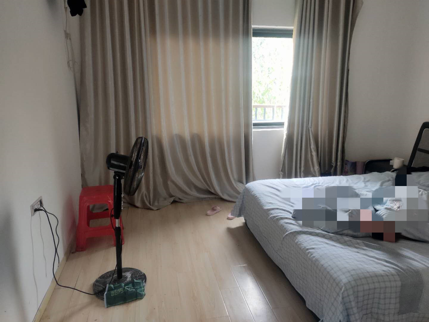 绿地尚城联排别墅边户户型基本属于毛坯买来自己想怎么装修都行业主诚心出售