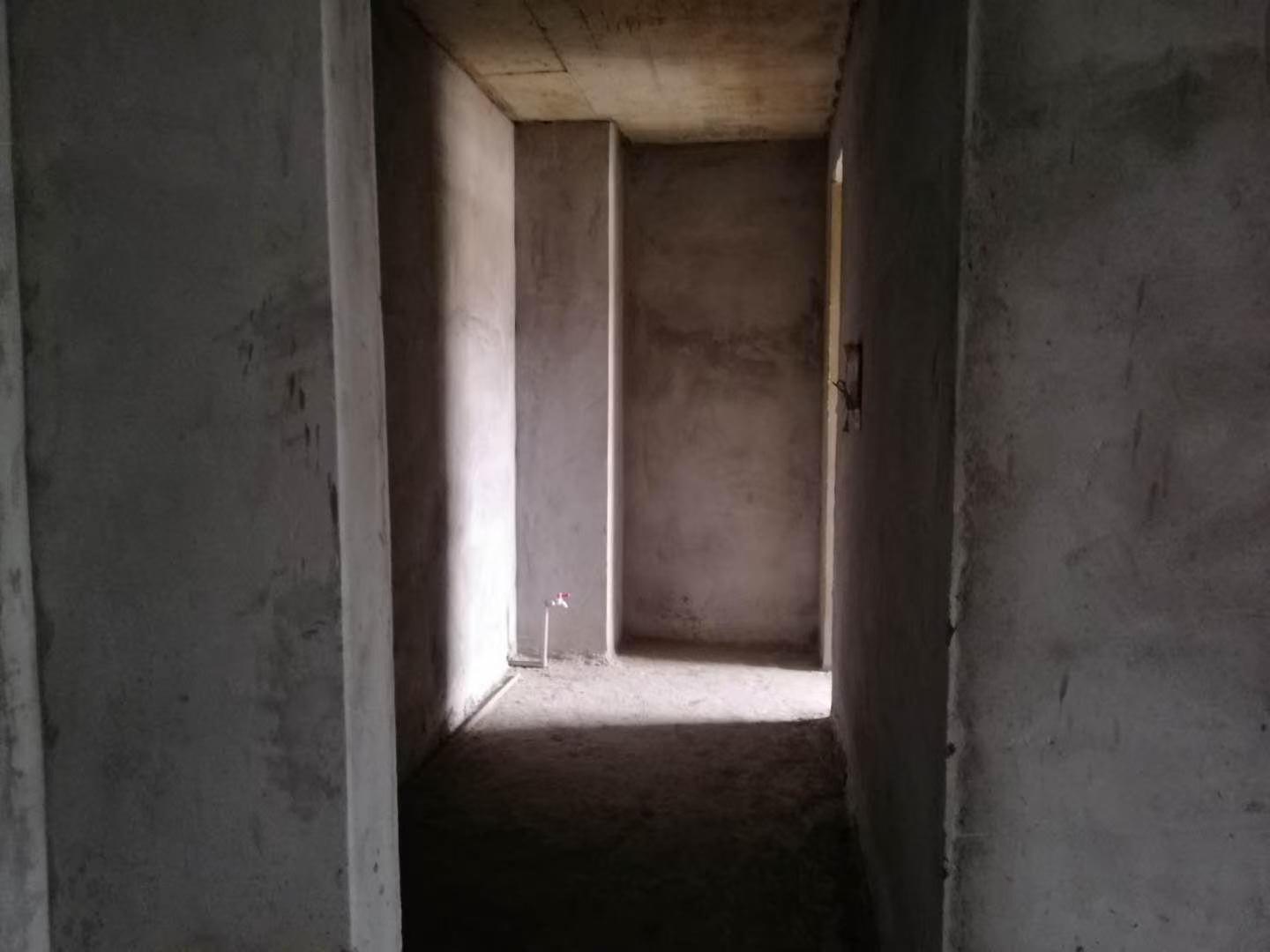 捡漏，城南，元泰未来城A，电梯好楼层，毛坯三房，证满二，亏本出售