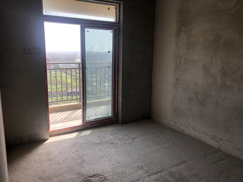 城南电梯房，交通便利，商圈成熟，房东诚心出售