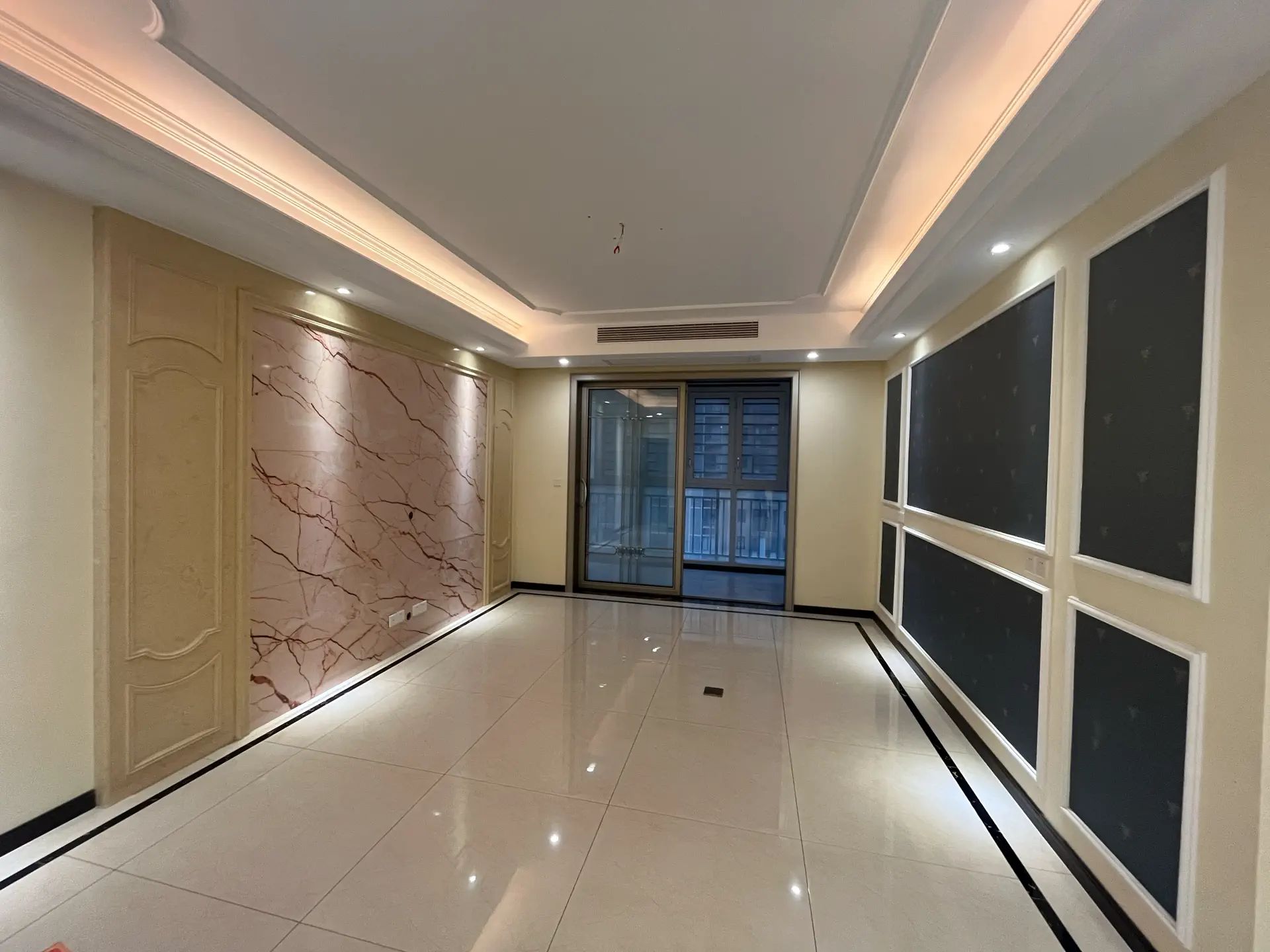 商城附近，康湾一品，精装4房，单价4500，实验二小老三中，好楼层，证满二