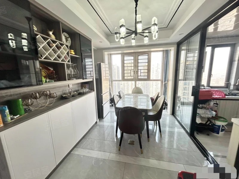 城南，森林国际城，精装大三房两卫，好楼层，成色新，南北双阳台，拎包入住