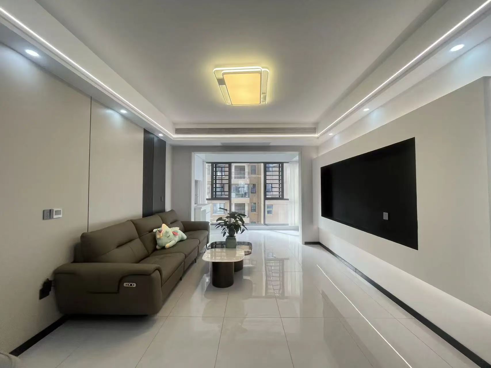 风和日丽三中旁，精装三房，边户，好楼层11楼 ，单价4字头，诚心出售