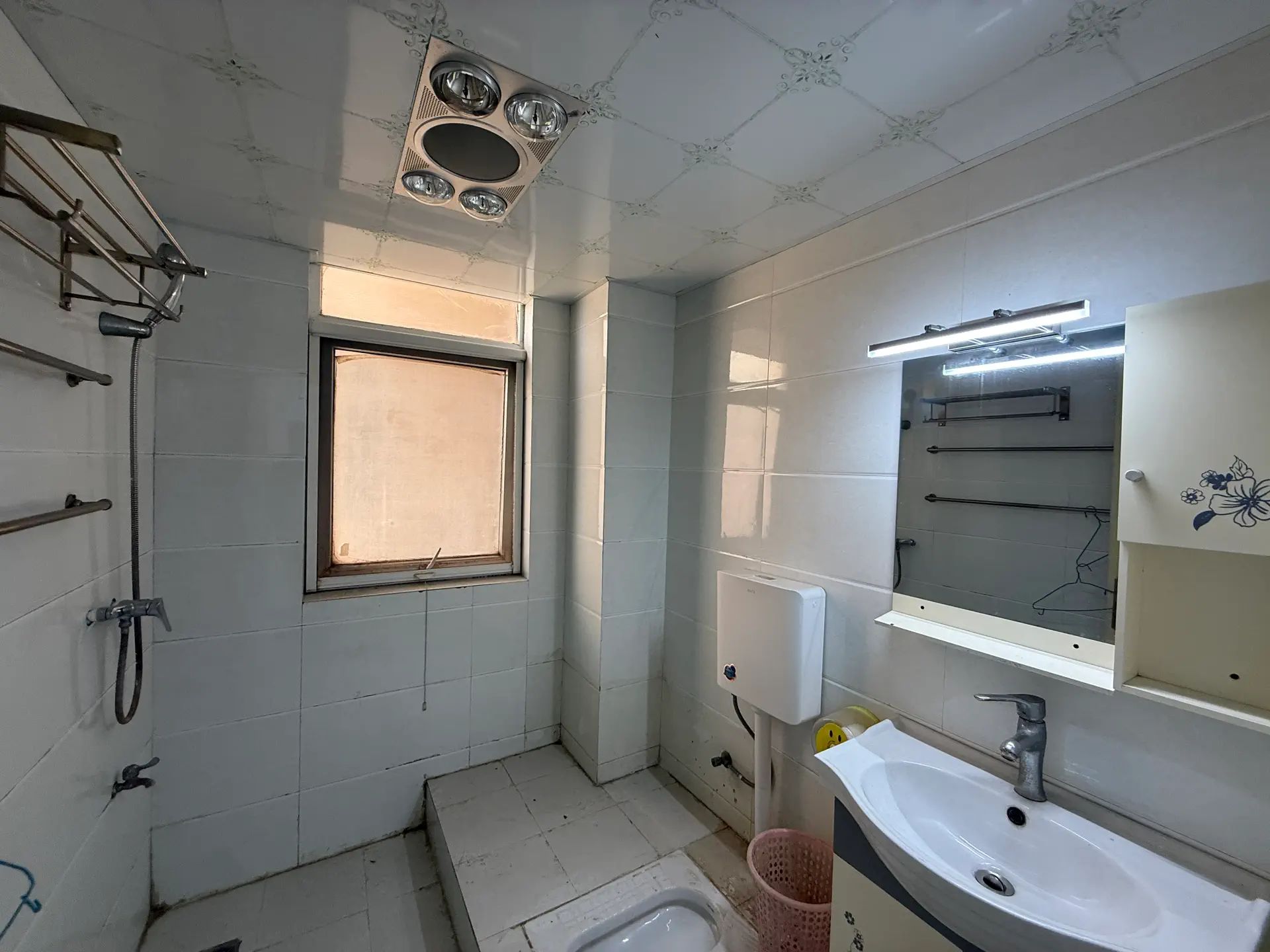 快来捡漏，仙桃xiao学旁，中央华府，精装三房，单价3700左右，1梯2户，好楼层