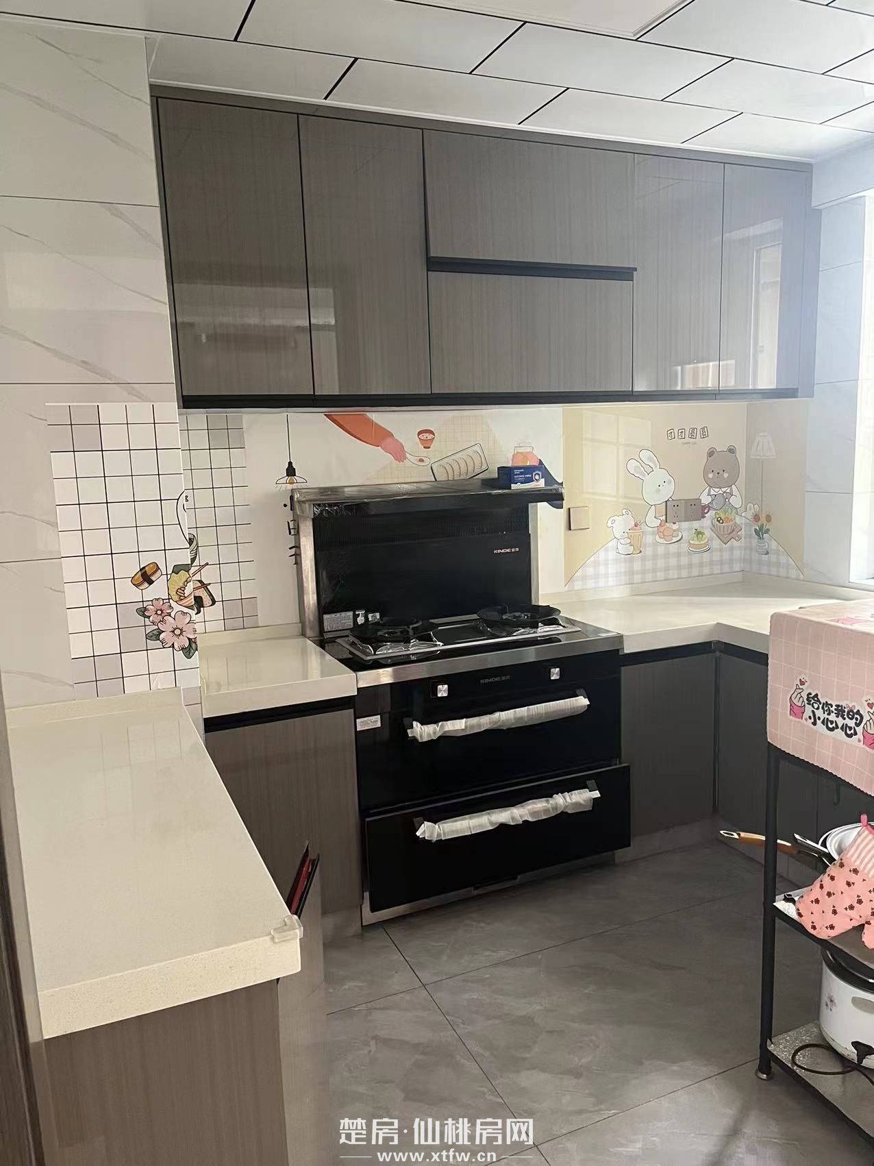 全新装修一天未住，新二中正对面，让您近距离陪读