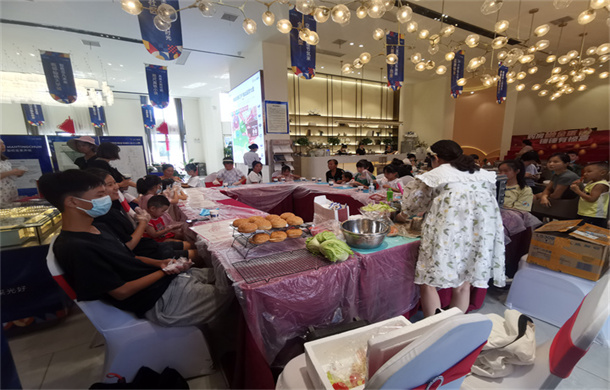 交投·满庭春| 快乐层层叠加，汉堡DIY活动圆满结束！