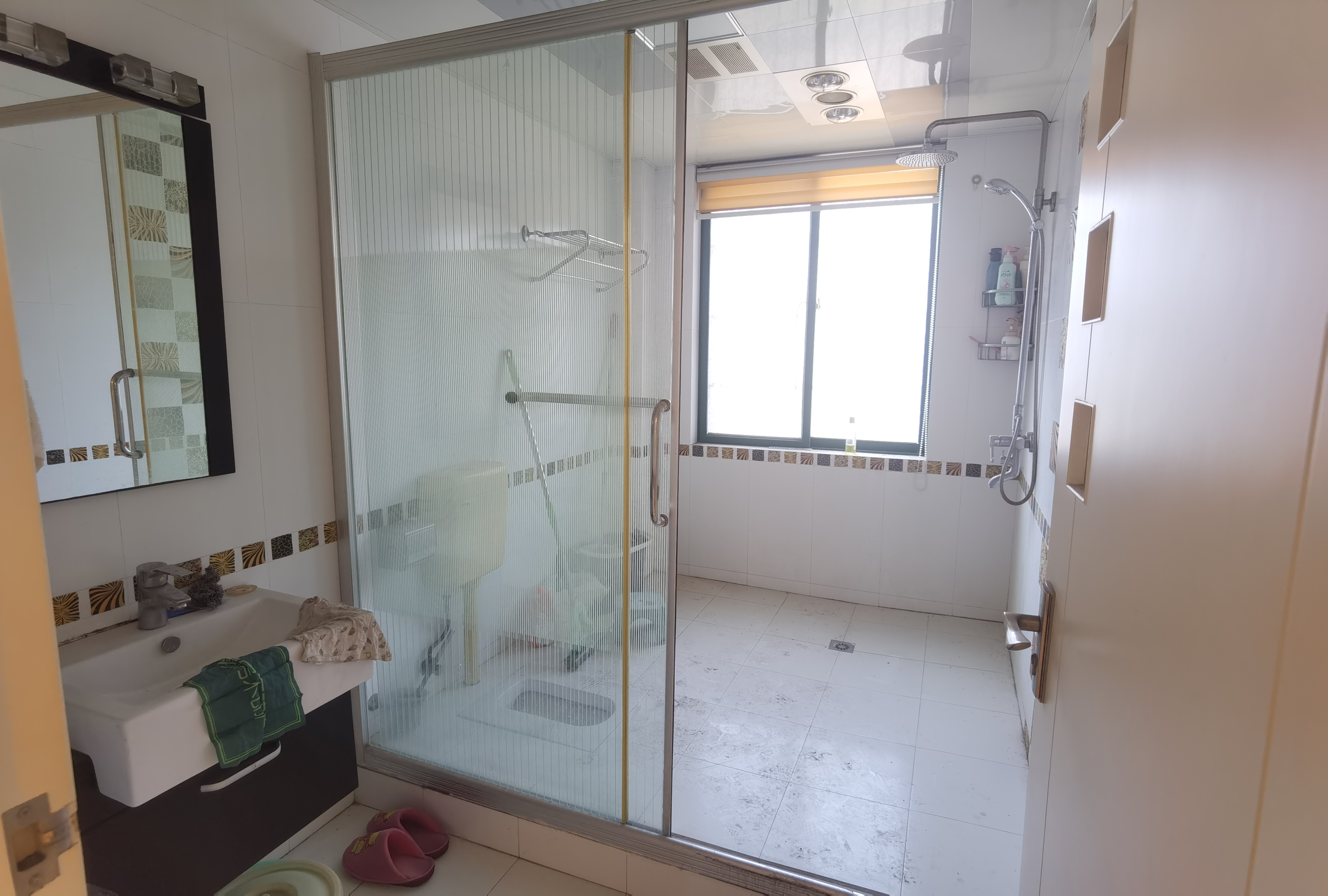 仙河城市花园大四房旁边就是武商出行方便看房也方便欢迎来电咨询