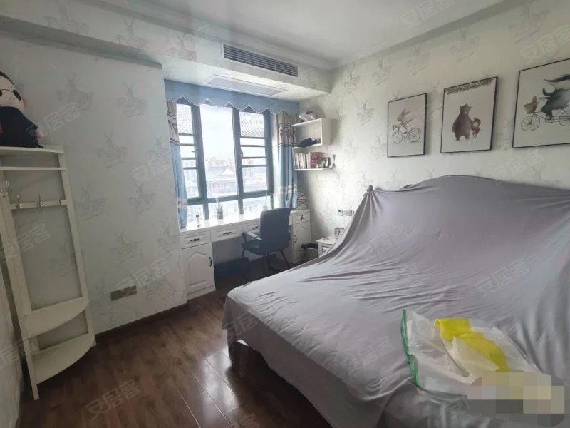 诚心出售，新城壹号四期，保养好，9成新，中间好楼层，精装三房