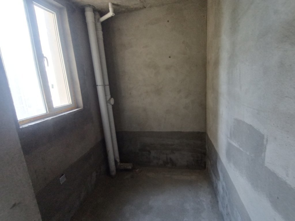 风和日丽.毛坯大三房.周边就是薛晓.看房方便