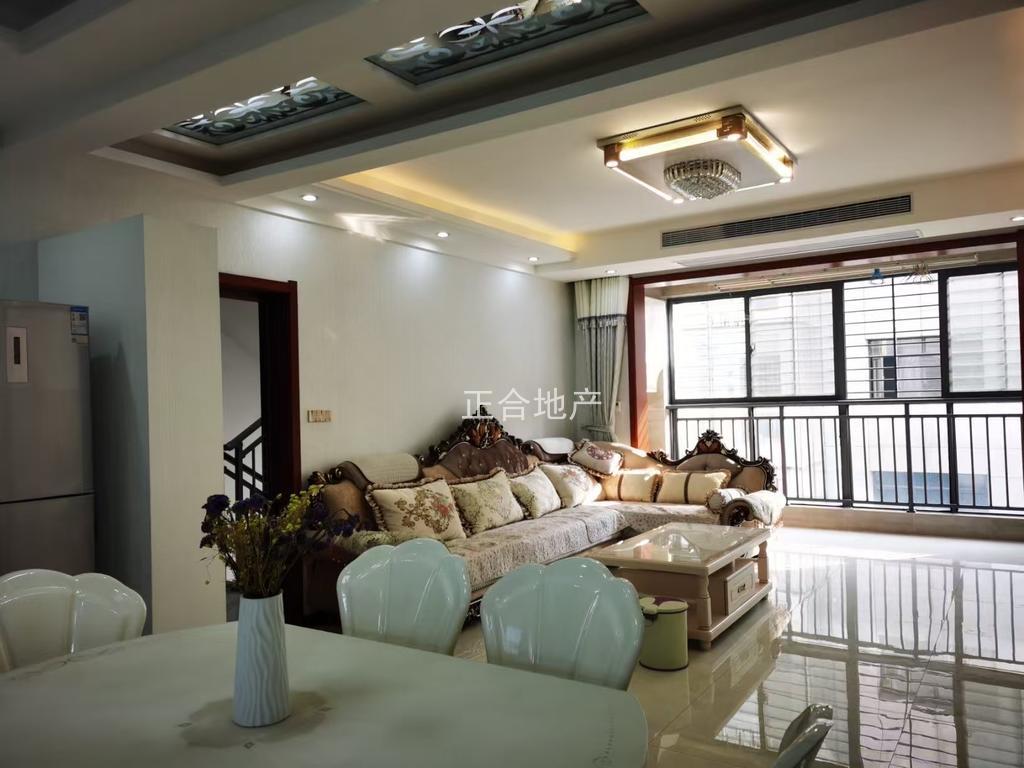 四中旁，精装三房两卫，电梯小高层，单价4千多，业主急售，