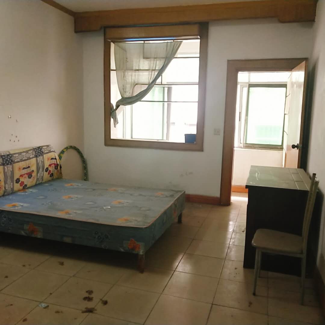 沙嘴汉江 旁边中层三房有证可过户价格很美