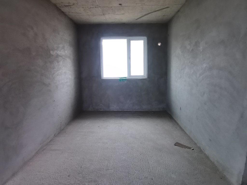 满庭春，毛坯三房，南北通透，户型方正，看房方便，房东诚意出售