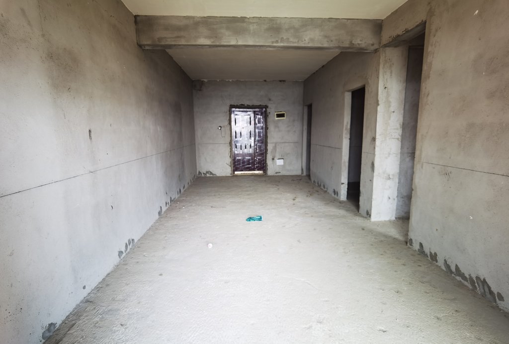 紫润尚城.毛坯大两房.户型方正.采光.视野好.看房方便.比新房价都低