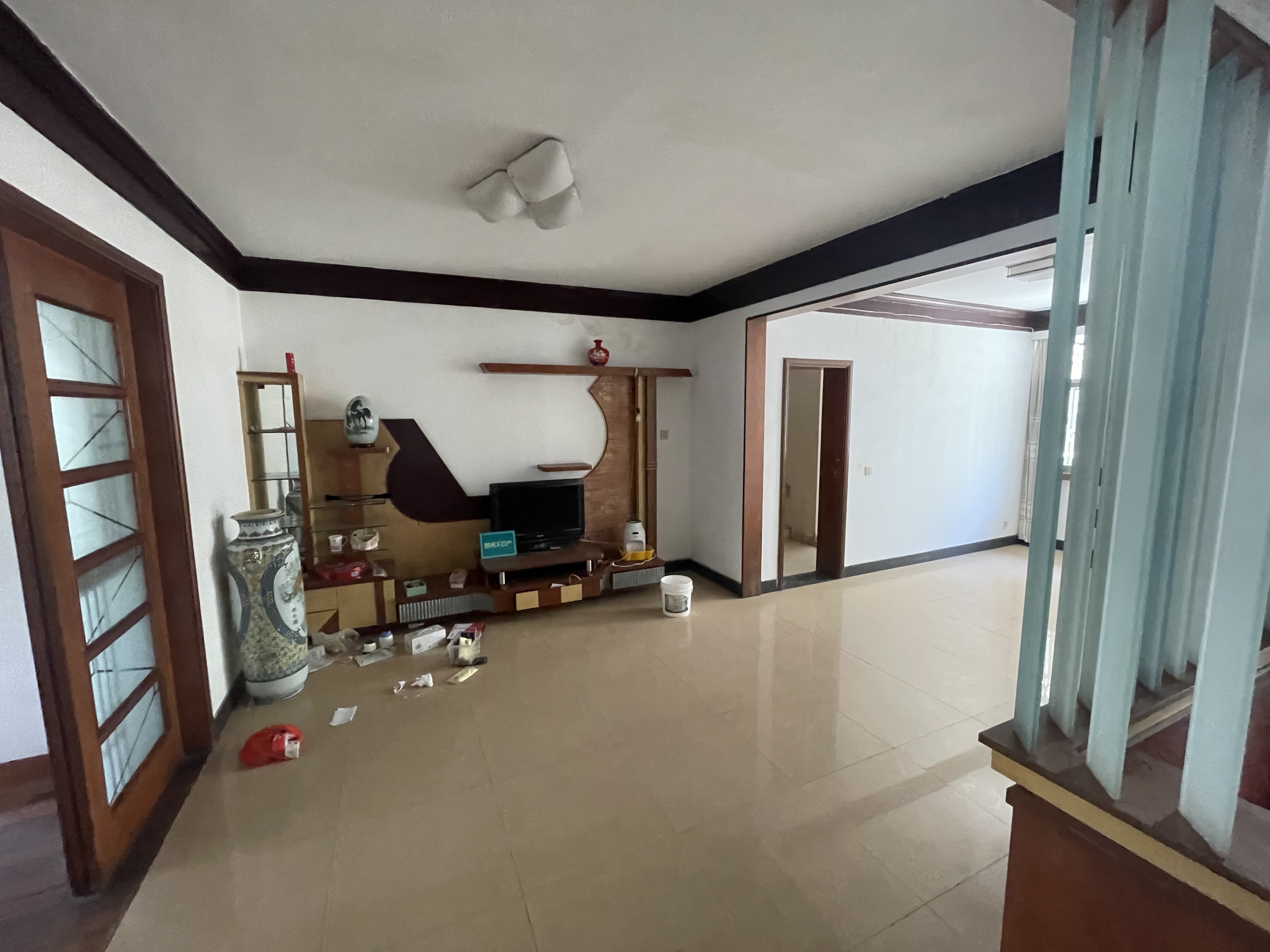 物质公司宿舍  汪洲河路 大平层 6房  步行街对面  仙下河旁  方便看房