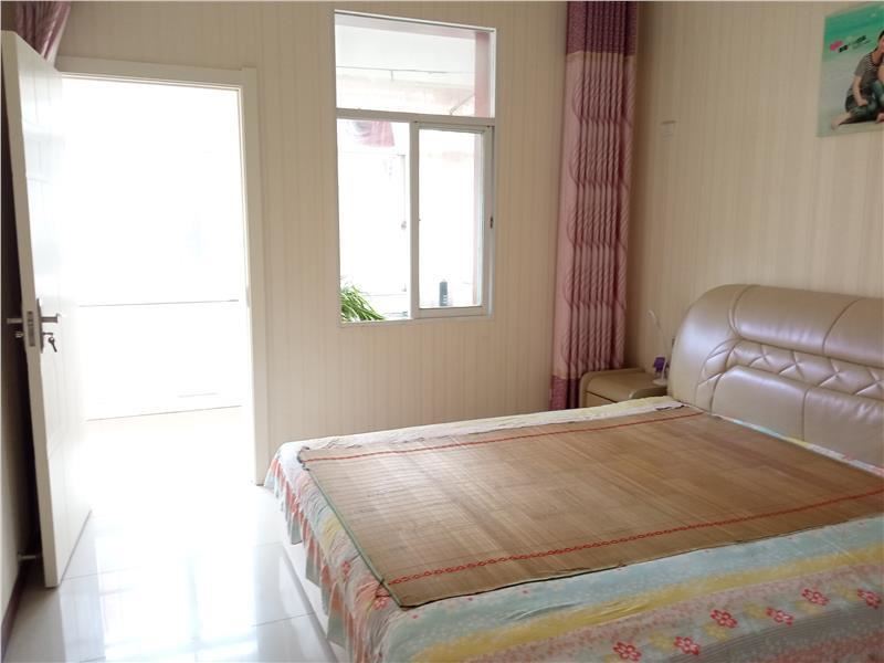 福星城附近城南步梯好楼层，装修成色新，证满两年，过户费低，看房方便