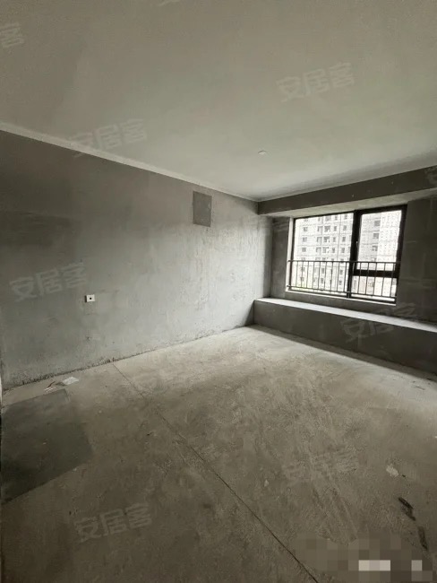 城南，降价了，吾悦华府现房，单价4700，经典小三房