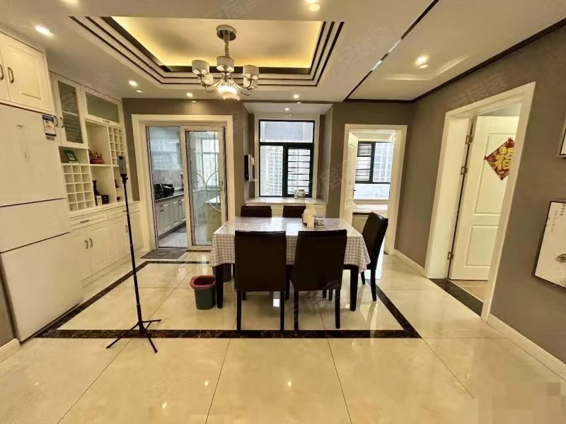 278，新城壹号，湖景房，精装大四房2位，纯边户，成色新，好楼层，南北通透