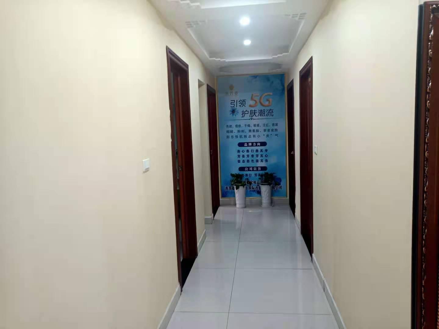 金城花园，大户型，超大阳台