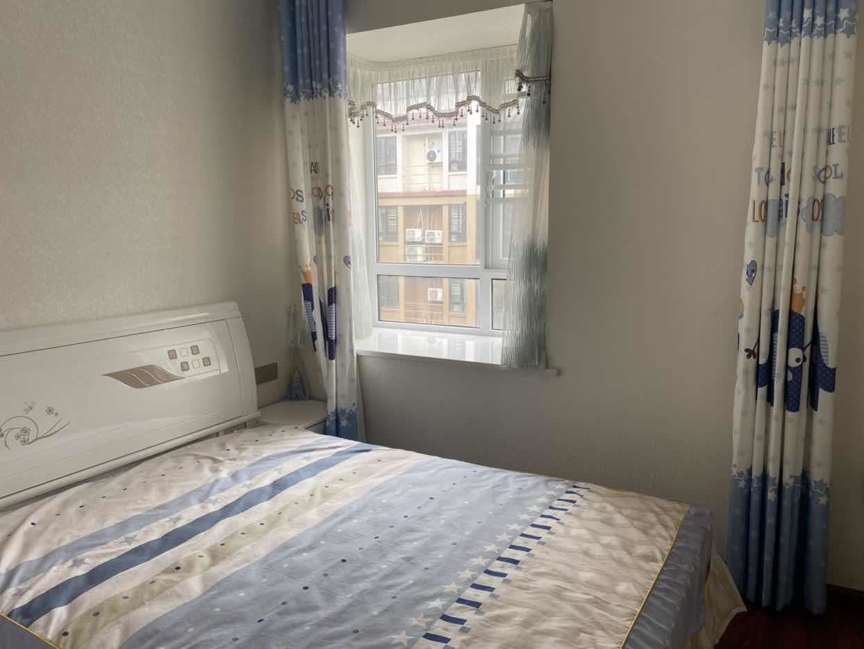 沔阳公馆精装三房两卫，小高层中间楼层，户型南北通透，拎包入住！