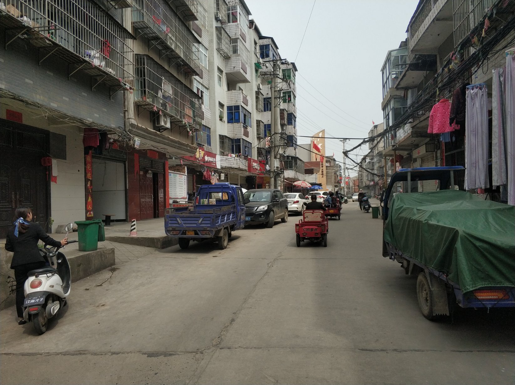 新生街 东区校门口私房自住出租生活方便