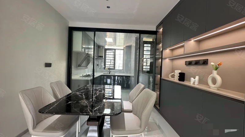 城南，新城一号五期，一梯二户洋房，总高8层，全新精装三房二卫，满二，全屋中央空调，单价6千多点，