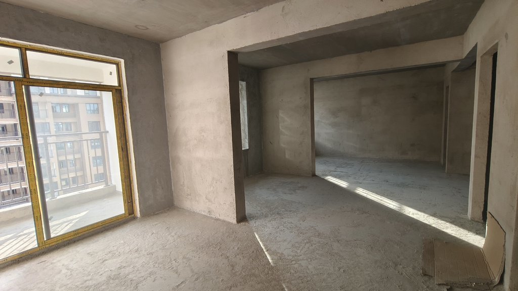 天泽园.毛坯三房.中间楼层.看房方便