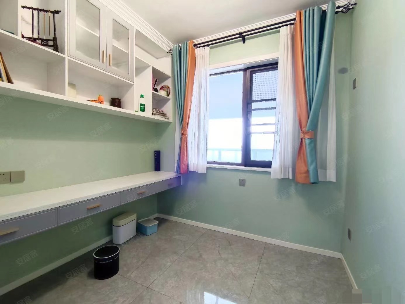 13，业主亏本急售，绿地香格里拉，中间楼层，基本未住，精装三房，证满二