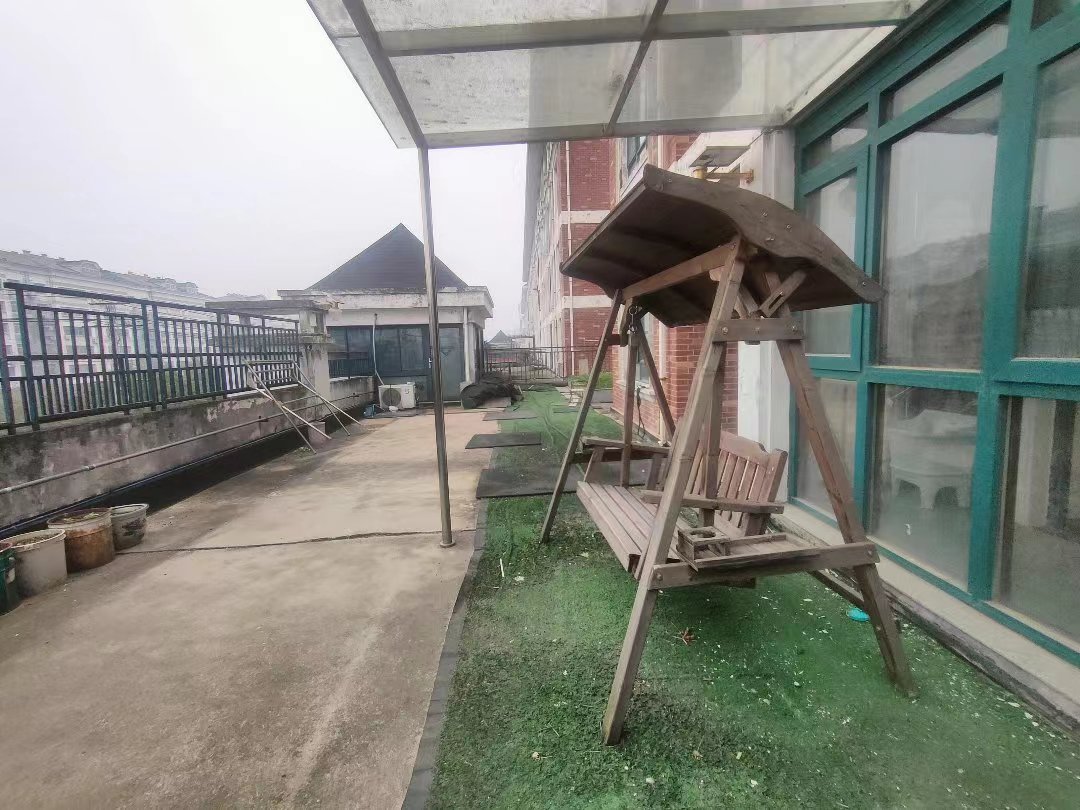 德政金园香榭里北.精装三房两卫.带露台.证件满二.看房方便