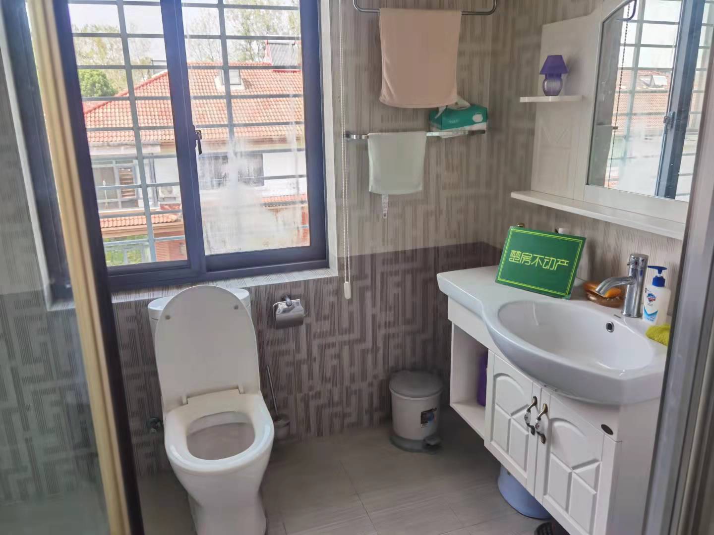 西郊庄园乡野别墅乡村花园壕装联排别墅，一线水景，装修花了100多，养花养草可钓鱼