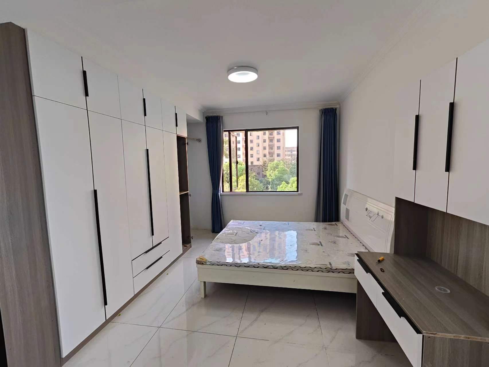 荣怀装修很漂亮的房子，三房两厅两卫，适合一大家子人居住，优质的教学环境成就一批又一批人才