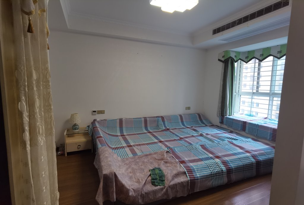 世纪雅园.步梯三房.还有个杂物室.提包入住.看房方便