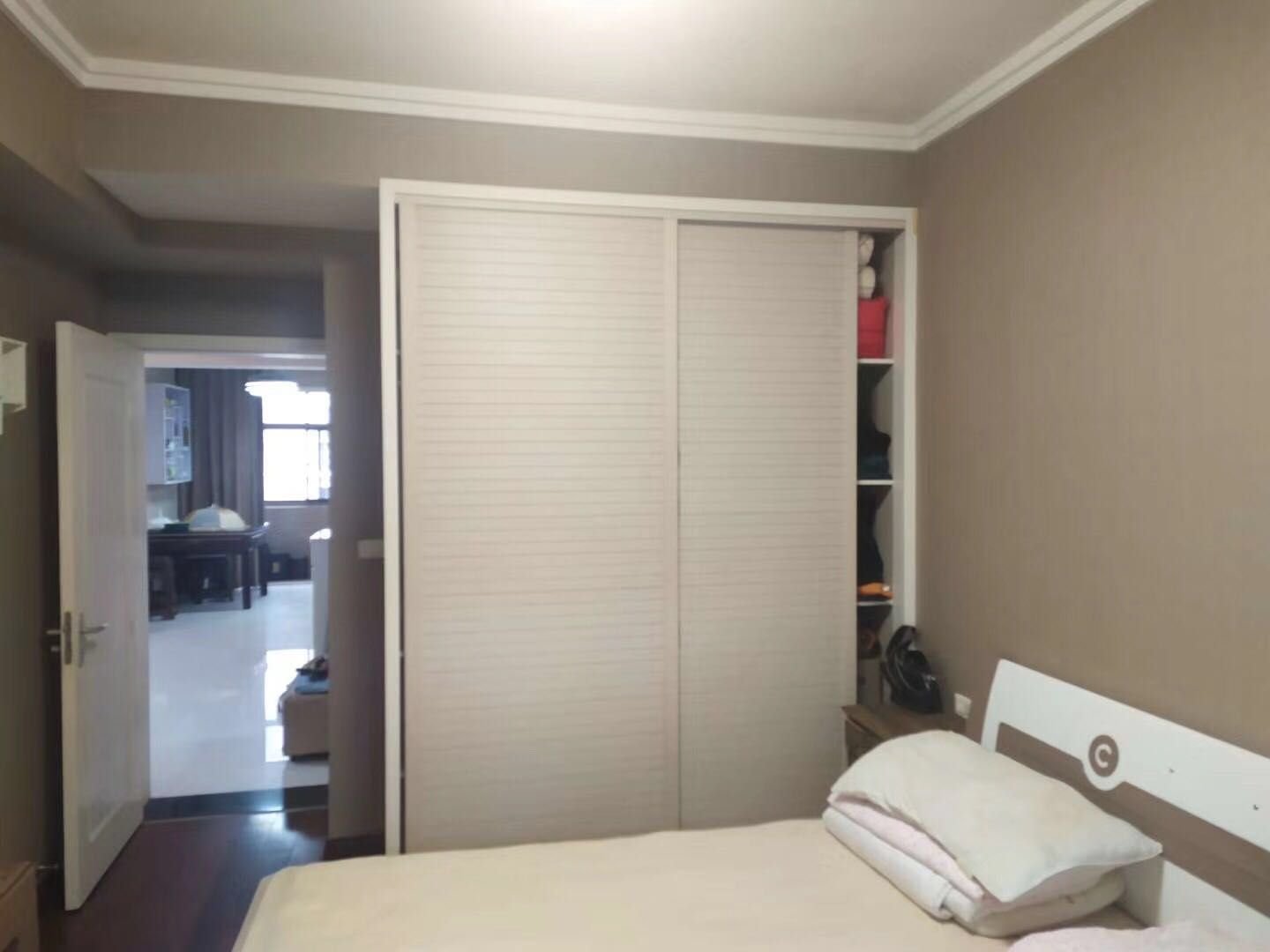 城南金城花园精装修三房，满五 