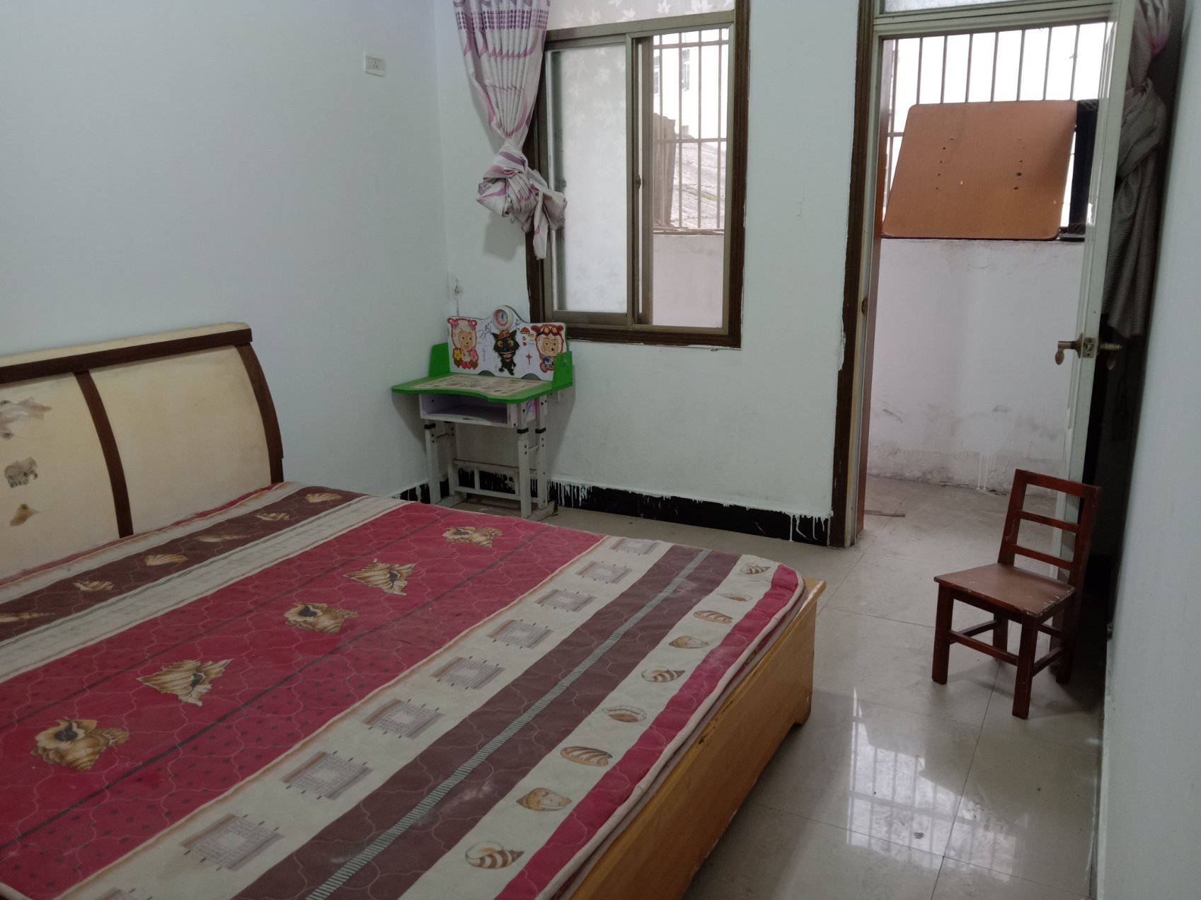 车站旁边 路段，步梯 好楼层。看房有钥匙