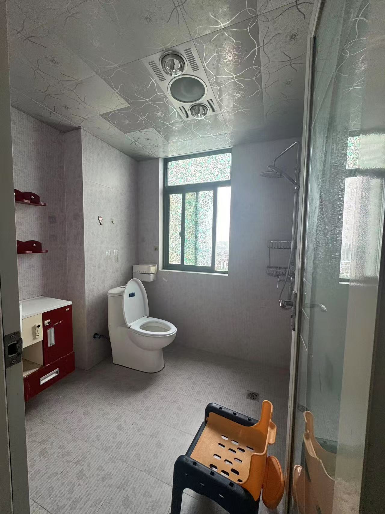 降价了，诚心出售，电梯房，单价不到3000，好楼层，速度来捡漏，精装三房