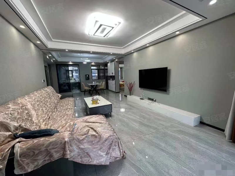 急售，武商旁，次新小区，中间好楼层，9.99成新，电梯精装三房，南北通透，采光视野好