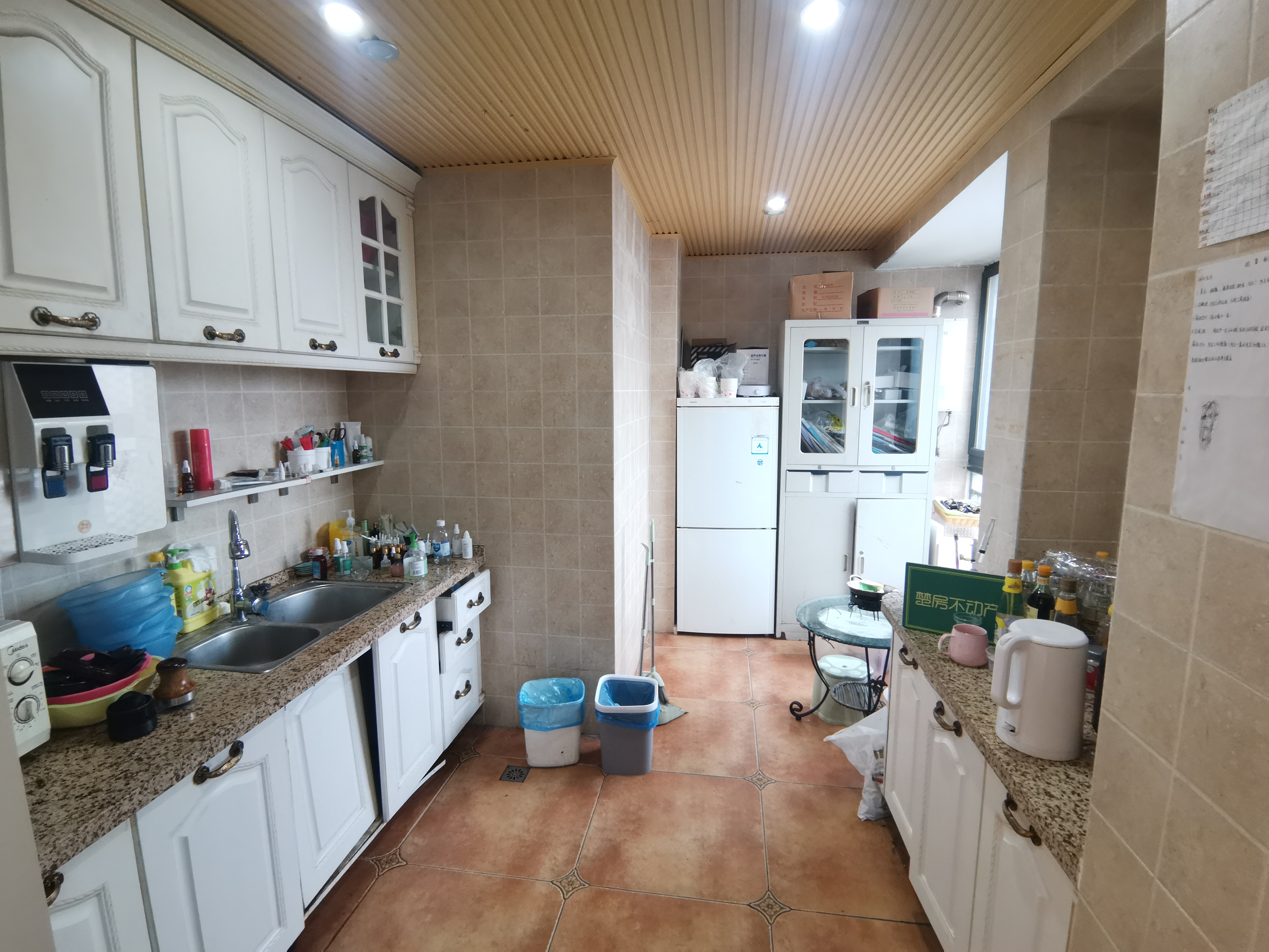 武商附近金帝苑四室两厅两卫，精装修熵住两用，拎包入住！