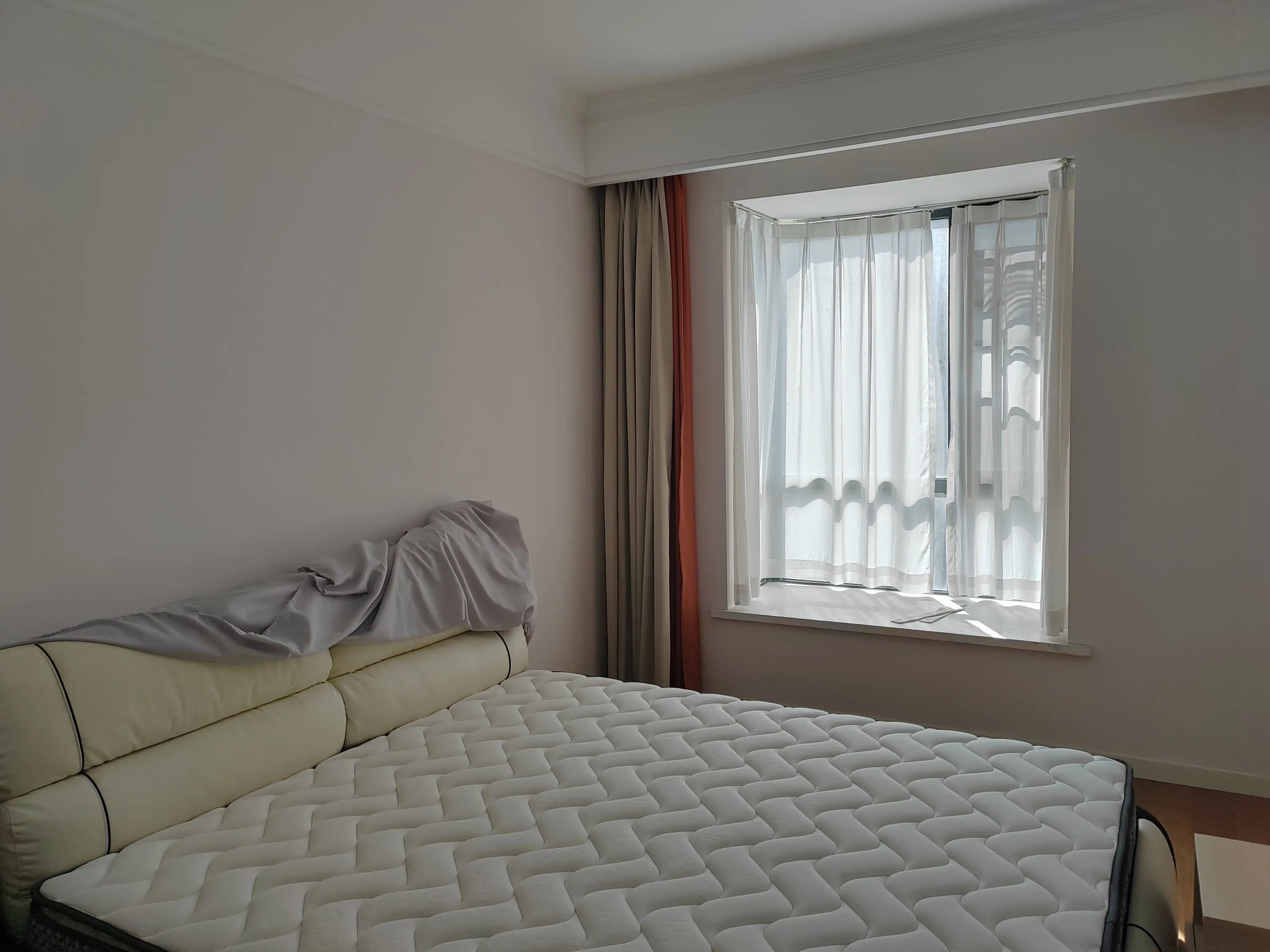 吾悦广场旁，元泰未来城C区。精装电梯4房2厅2卫，业主自装一天未住，好楼层